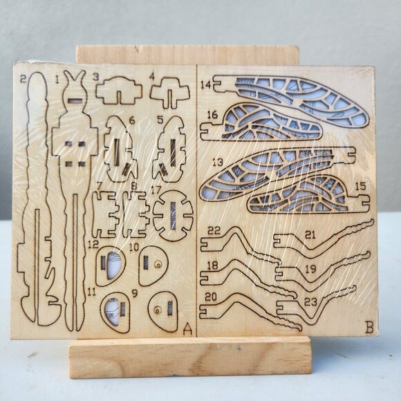 NEW 3D Wooden Dragonfly Puzzle Insect Animal Model Kit STEM Crafts DIY Brain Tea - Picture 2 of 5
